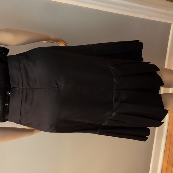 TSE Black Skirt. Size 10 Silk& Cotton. Pleats. Back zip. CLASSIC BEAUTY - Picture 2 of 8